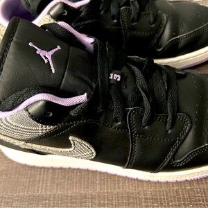 Nike Air Jordan 1 Low SE Black White Lilac Size- 7Y